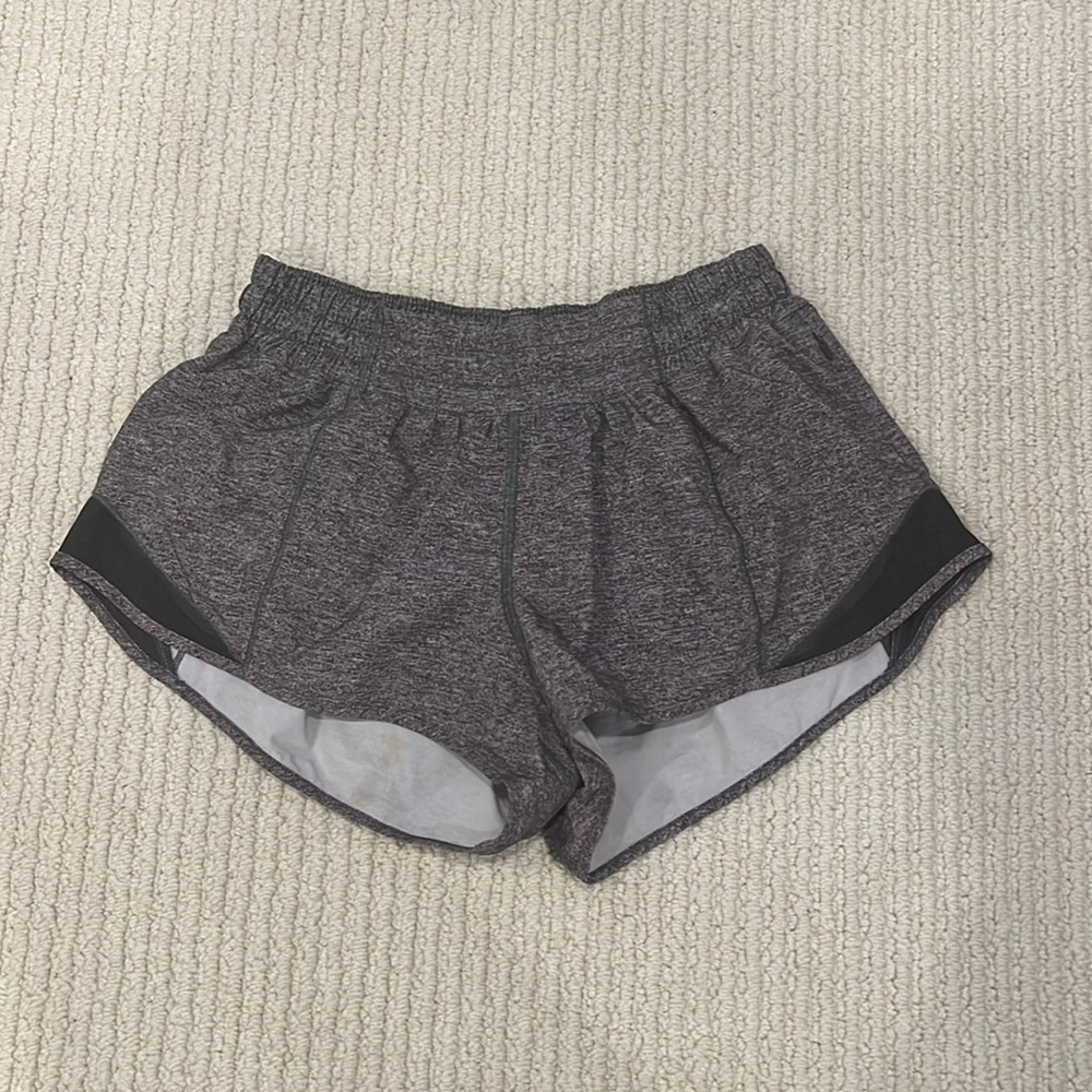 Dark Heather gray size 6 lululemon hotty hot shorts (2.5)